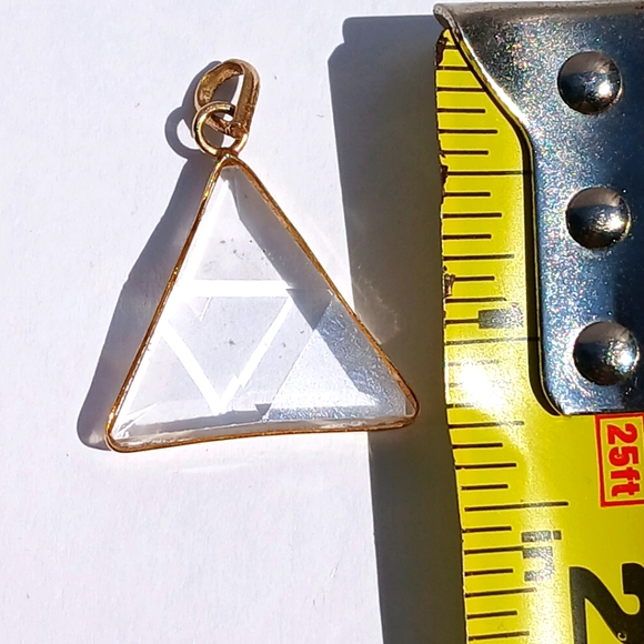✨ Clear Quartz Triangle Crystal Pendant | Sacred Geometry Gold Setting - Picture 7 of 8
